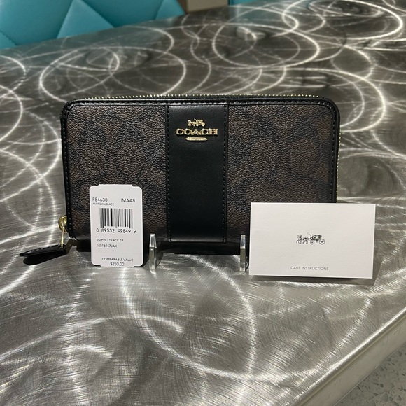 Coach Accessories - Womens Coach Wallet